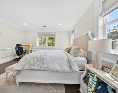 4533 Farmdale Avenue - Photo Thumbnail 47