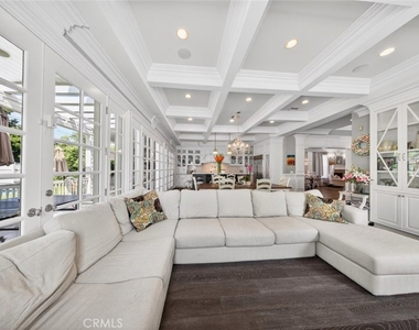4533 Farmdale Avenue - Photo Thumbnail 36