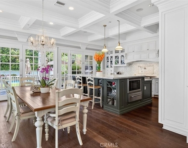4533 Farmdale Avenue - Photo Thumbnail 32