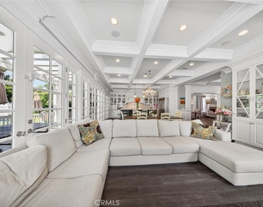 4533 Farmdale Avenue - Photo Thumbnail 35
