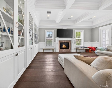 4533 Farmdale Avenue - Photo Thumbnail 10