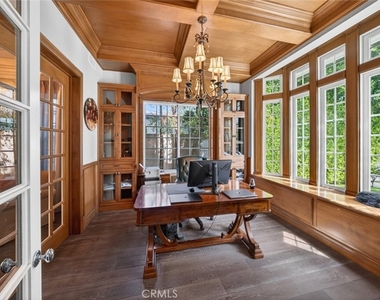 4533 Farmdale Avenue - Photo Thumbnail 4