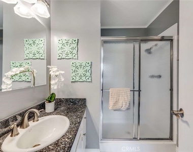 623 E Matchwood Place - Photo Thumbnail 11