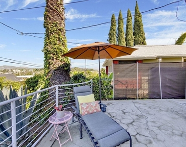 318 Parkman Avenue - Photo Thumbnail 10