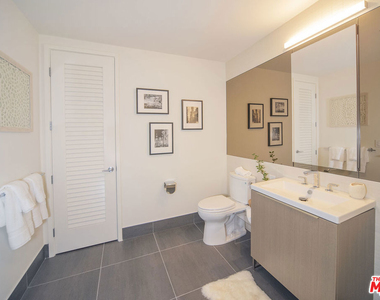 889 Francisco Street - Photo Thumbnail 3