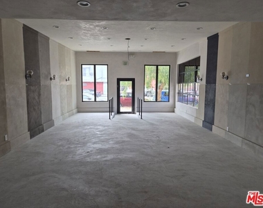10835 Magnolia Boulevard - Photo Thumbnail 13