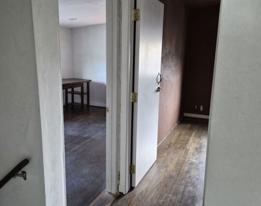 10835 Magnolia Boulevard - Photo Thumbnail 17
