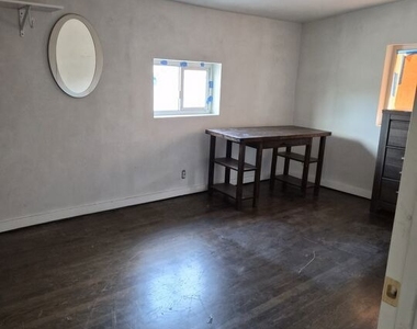 10835 Magnolia Boulevard - Photo Thumbnail 19