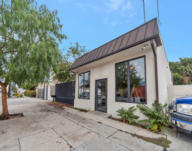 10835 Magnolia Boulevard - Photo Thumbnail 1