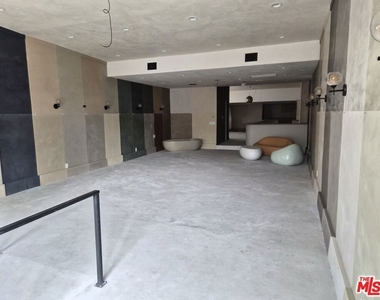 10835 Magnolia Boulevard - Photo Thumbnail 10