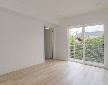 2211 6th Avenue - Photo Thumbnail 12