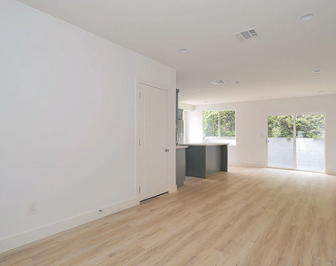 2211 6th Avenue - Photo Thumbnail 3