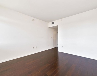 3785 Wilshire Boulevard - Photo Thumbnail 22