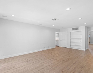 2809 S Canfield Avenue - Photo Thumbnail 18