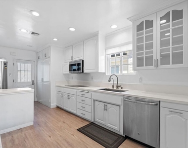 2809 S Canfield Avenue - Photo Thumbnail 13