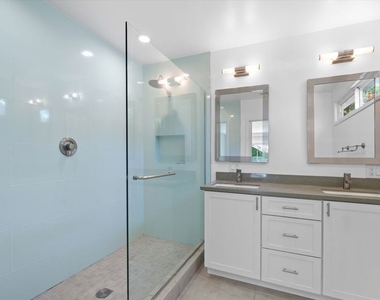 2809 S Canfield Avenue - Photo Thumbnail 8