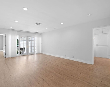2809 S Canfield Avenue - Photo Thumbnail 17