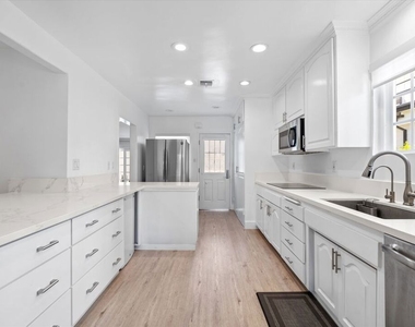 2809 S Canfield Avenue - Photo Thumbnail 14