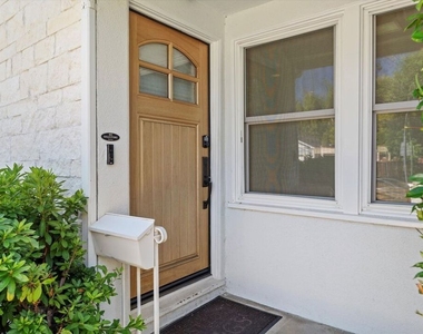 2809 S Canfield Avenue - Photo Thumbnail 2