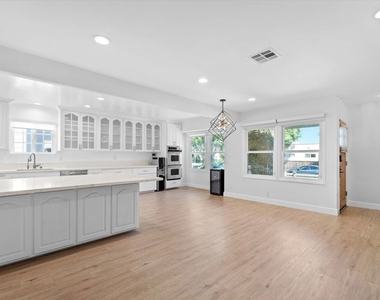 2809 S Canfield Avenue - Photo Thumbnail 11