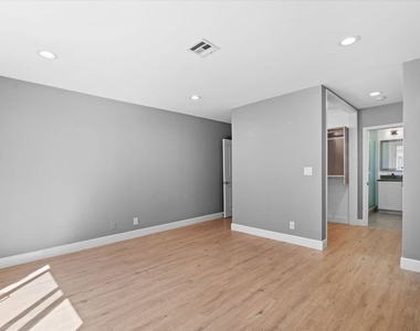 2809 S Canfield Avenue - Photo Thumbnail 5