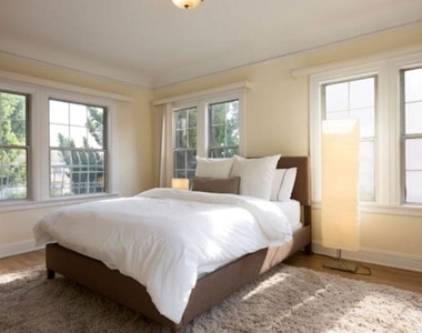 611 N Beachwood Drive - Photo Thumbnail 4