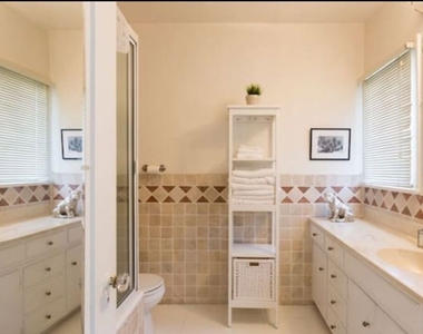 611 N Beachwood Drive - Photo Thumbnail 15