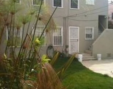 611 N Beachwood Drive - Photo Thumbnail 19