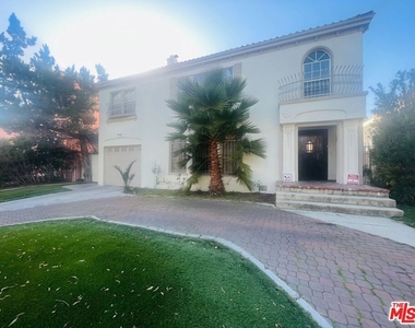 611 N Beachwood Drive - Photo Thumbnail 21