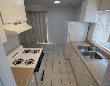 627 W 6th Ave - Photo Thumbnail 4