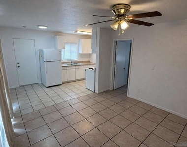 627 W 6th Ave - Photo Thumbnail 5