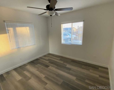 636 Aster St - Photo Thumbnail 7
