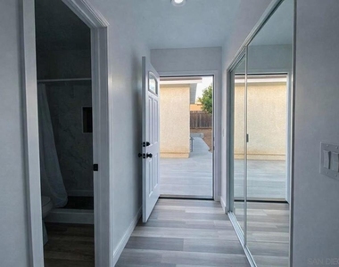 636 Aster St - Photo Thumbnail 5