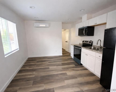 636 Aster St - Photo Thumbnail 2