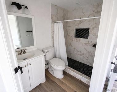 636 Aster St - Photo Thumbnail 3