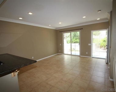 1528 Circle Ranch Way - Photo Thumbnail 2