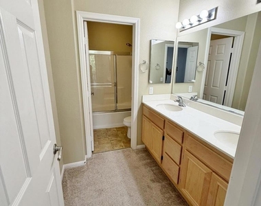 1528 Circle Ranch Way - Photo Thumbnail 8