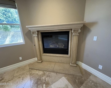 4960 Chimineas Avenue - Photo Thumbnail 14