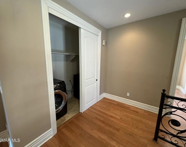 4960 Chimineas Avenue - Photo Thumbnail 16