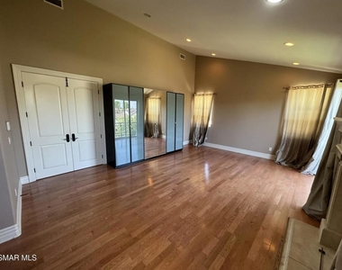 4960 Chimineas Avenue - Photo Thumbnail 18