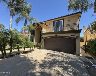 4960 Chimineas Avenue - Photo Thumbnail 2