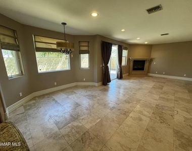 4960 Chimineas Avenue - Photo Thumbnail 10