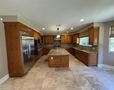 4960 Chimineas Avenue - Photo Thumbnail 6