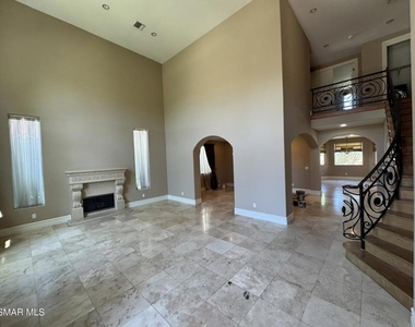 4960 Chimineas Avenue - Photo Thumbnail 15