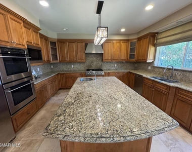 4960 Chimineas Avenue - Photo Thumbnail 8