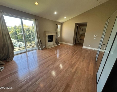 4960 Chimineas Avenue - Photo Thumbnail 19