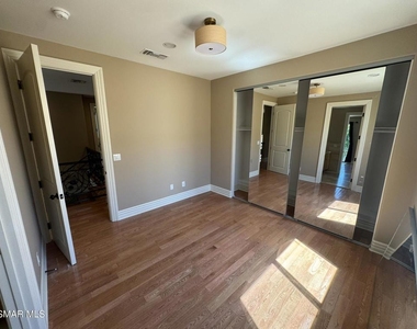 4960 Chimineas Avenue - Photo Thumbnail 27