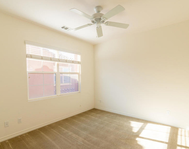 570 Calle Vibrante - Photo Thumbnail 21