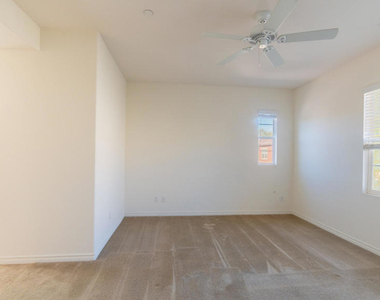 570 Calle Vibrante - Photo Thumbnail 27