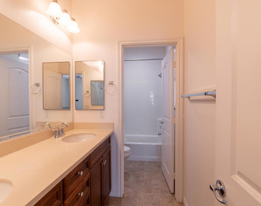 570 Calle Vibrante - Photo Thumbnail 17